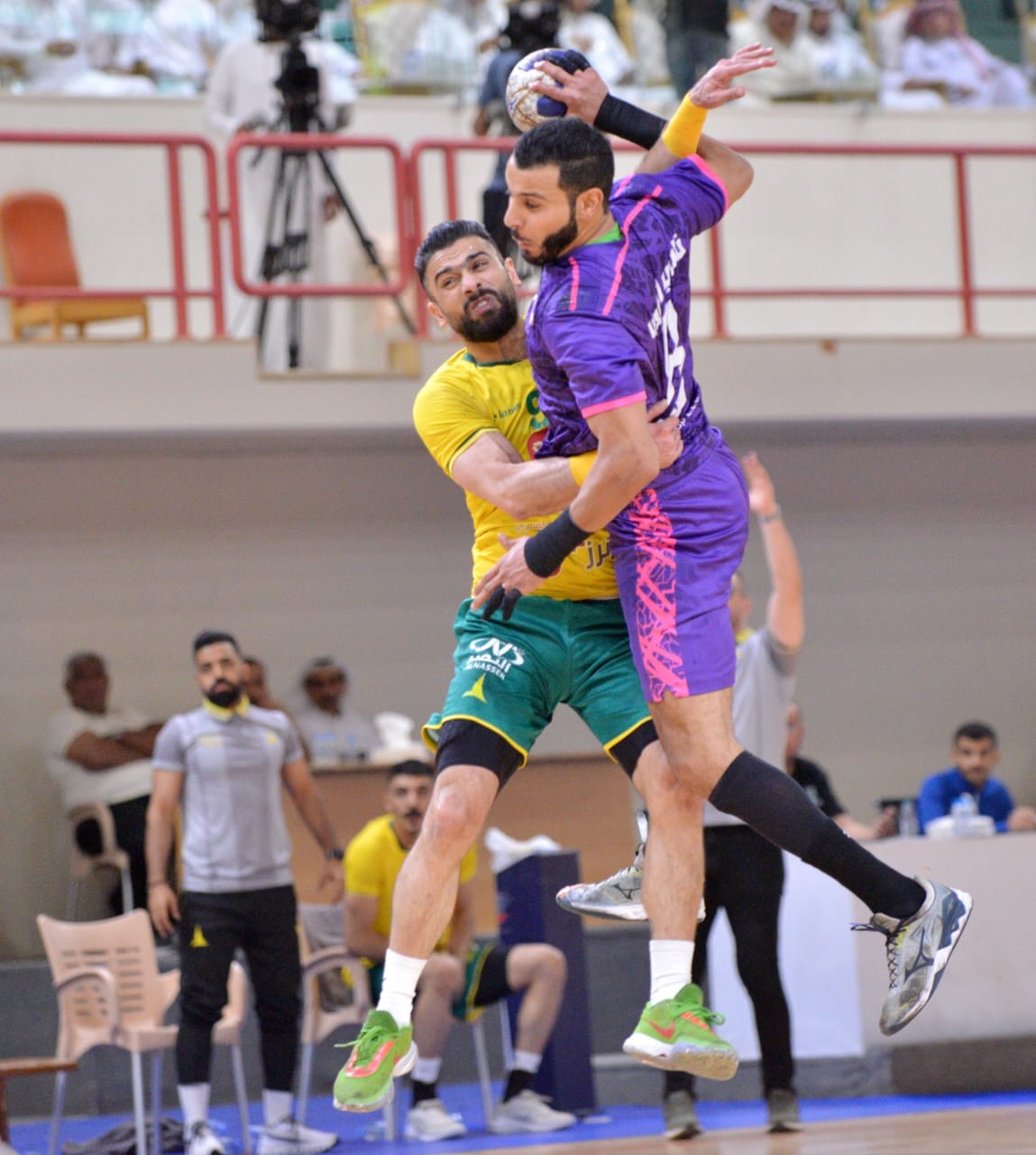 الخليج يفوز على الهدى ويؤجل حسم لقب ممتاز اليد والصفا يتغلب على النور
