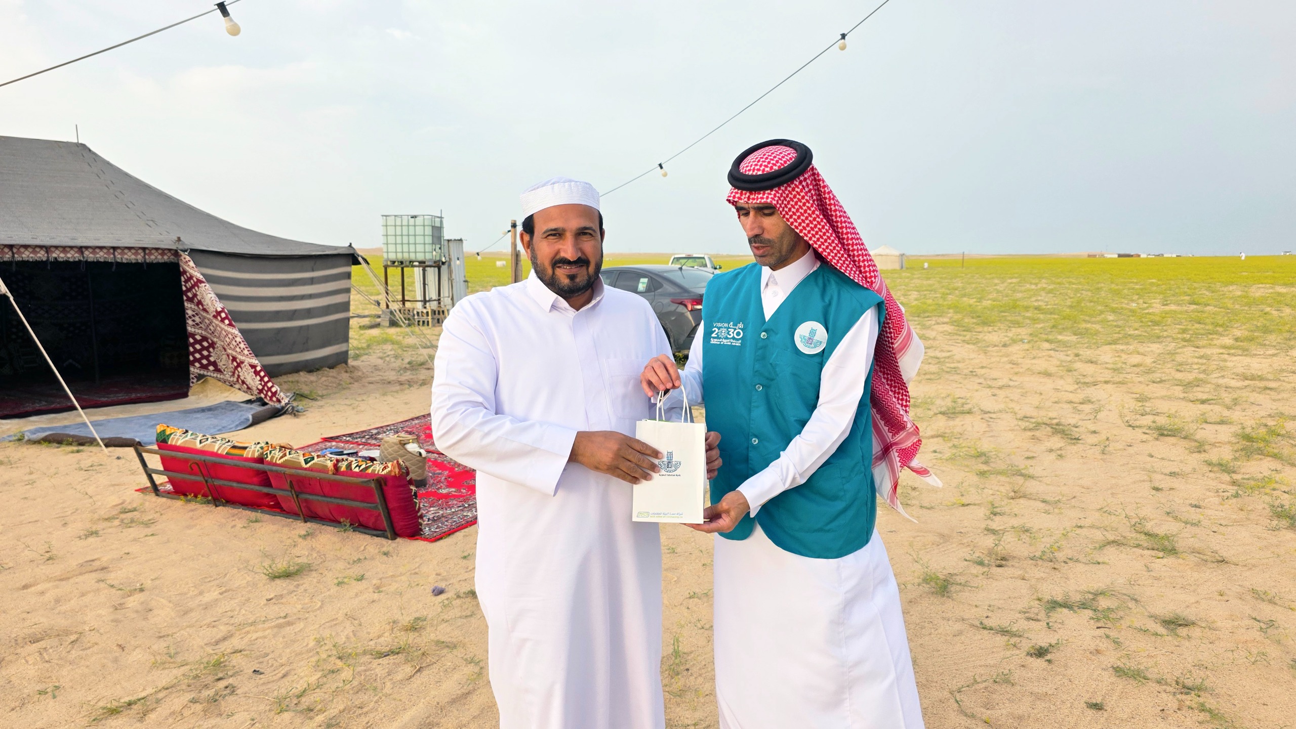 بلدية النعيرية تطلق مبادرة بيئية لتعزيز الوعي بنظافة المتنزهات البرية بمشاركة 70 متطوع