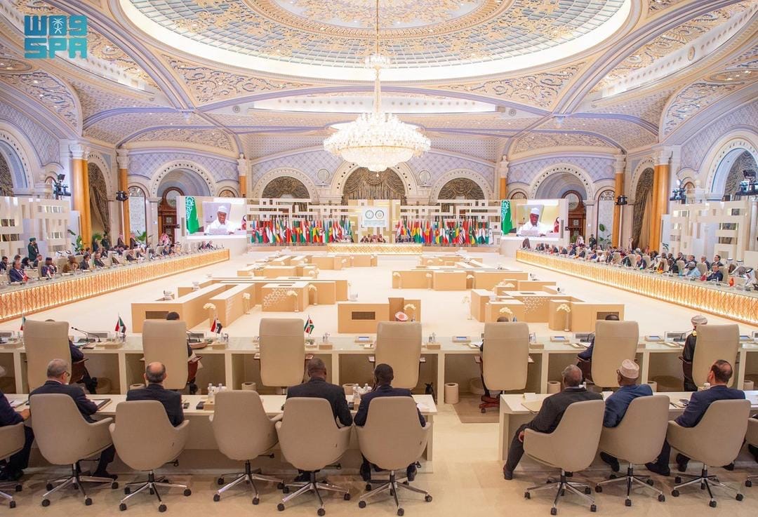  ‎الأمين العام لمنظمة التعاون الإسلامي يؤكد في قمة الرياض على ضرورة إنهاء العدوان الإسرائيلي على فلسطين ولبنان، وتمكين الحكومة الفلسطينية من تولي مسؤولياتها في قطاع غزة