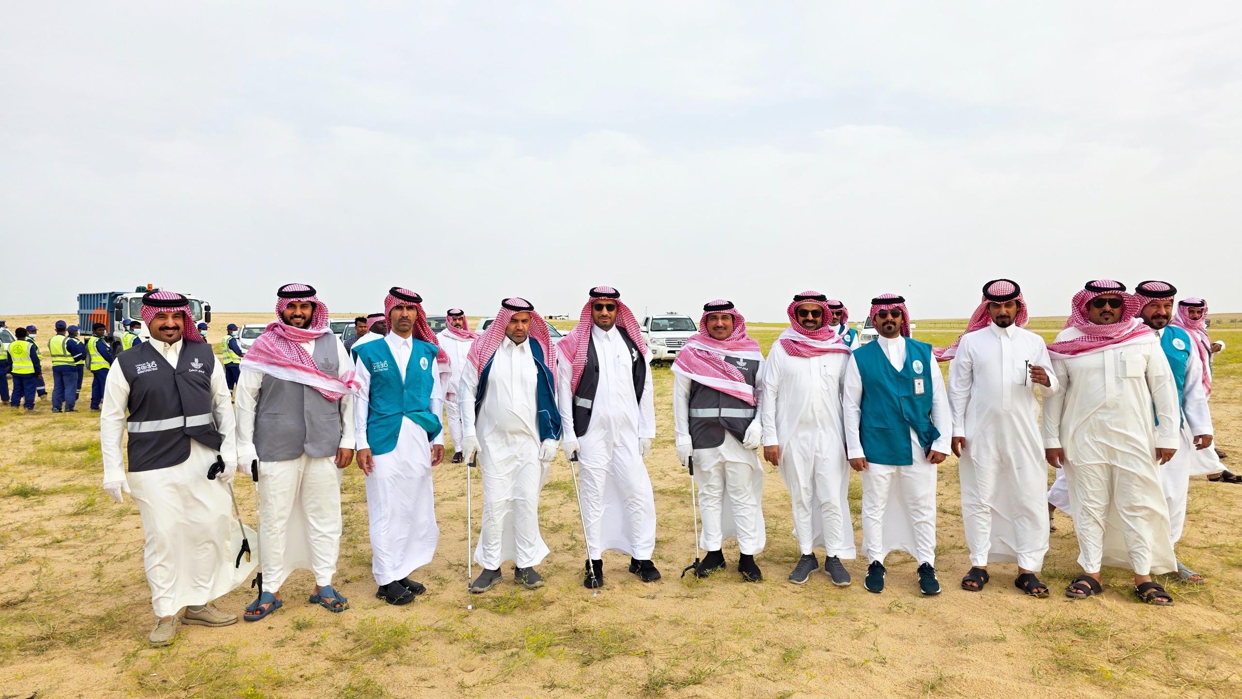 بلدية النعيرية تطلق مبادرة بيئية لتعزيز الوعي بنظافة المتنزهات البرية بمشاركة 70 متطوع