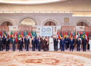 الإستثمار والسياحة  شعار المنظمة العربية للسياحة فى يوم السياحة العربي بتاريخ 25 فبراير. 