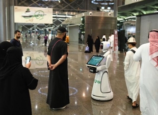 الدفاع المدني يقيم معرضًا توعويًا.
