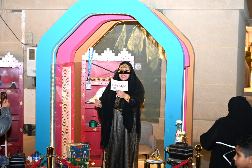 * فعاليات وأركان ترفيهية وشعبية في مهرجان أيام سوق الحب 4 بالدمام.