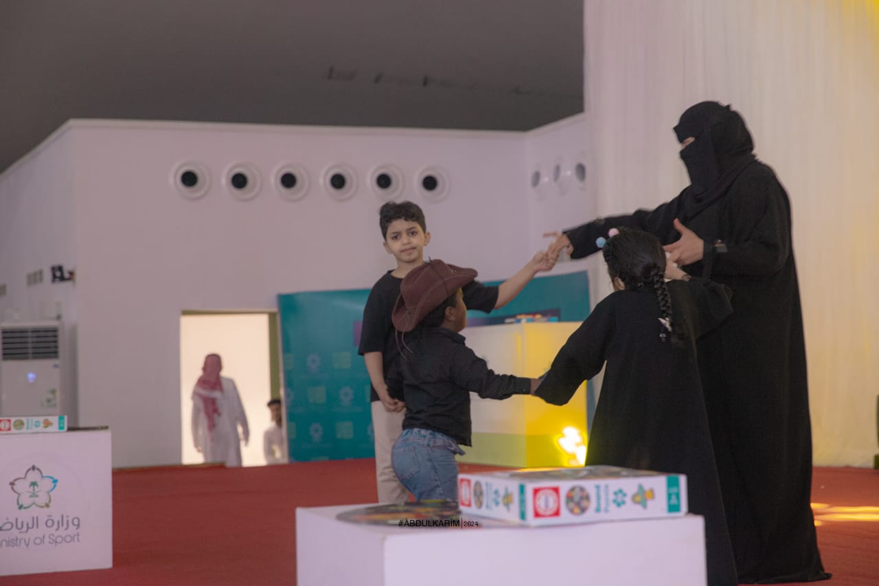 تحت شعار (لست لوحدك ...نحن معك) فـــرع وزارة الرياضة بجازان ينظم احتفالا بذوي الإعاقة بالمنطقة 