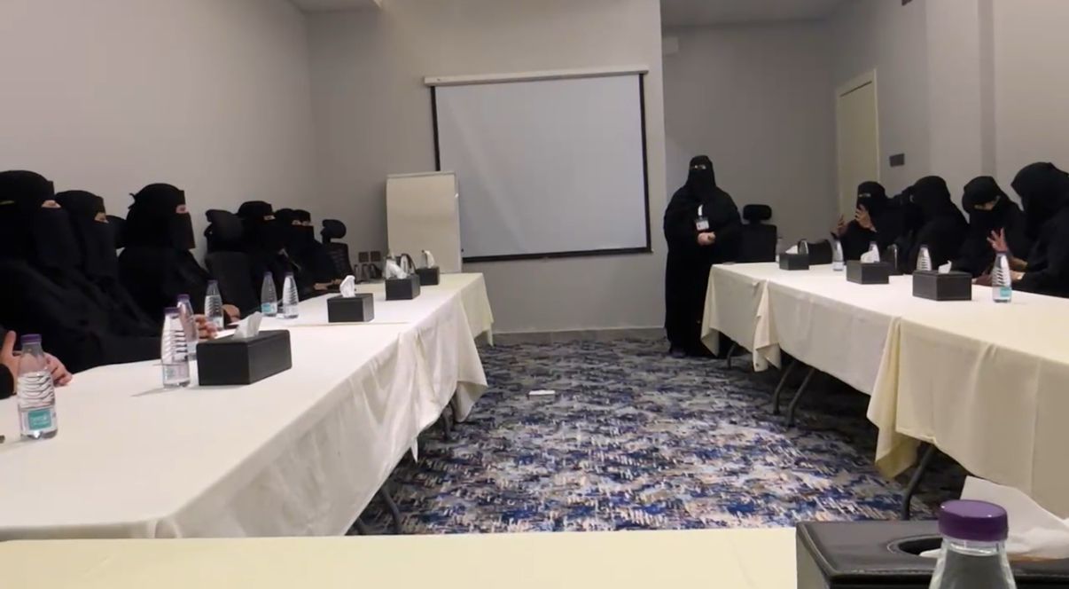 في مبادرة أجاويد بلغة الاشارة بمحافظة سراة عبيدة تعقد اللقاء الثاني مع ذوي الإعاقة السمعية 