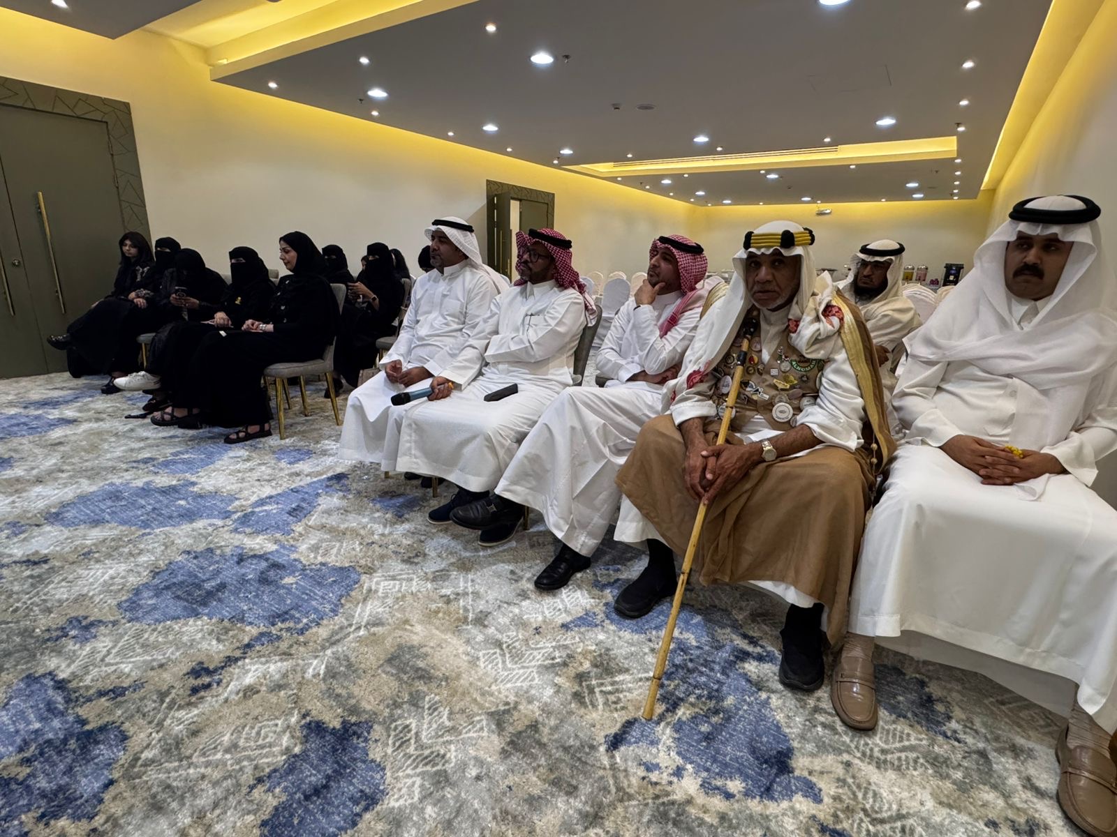 نادي المصدر الثقافي يستضيف الكاتب والروائي وليد العنزي يقولون الأولين