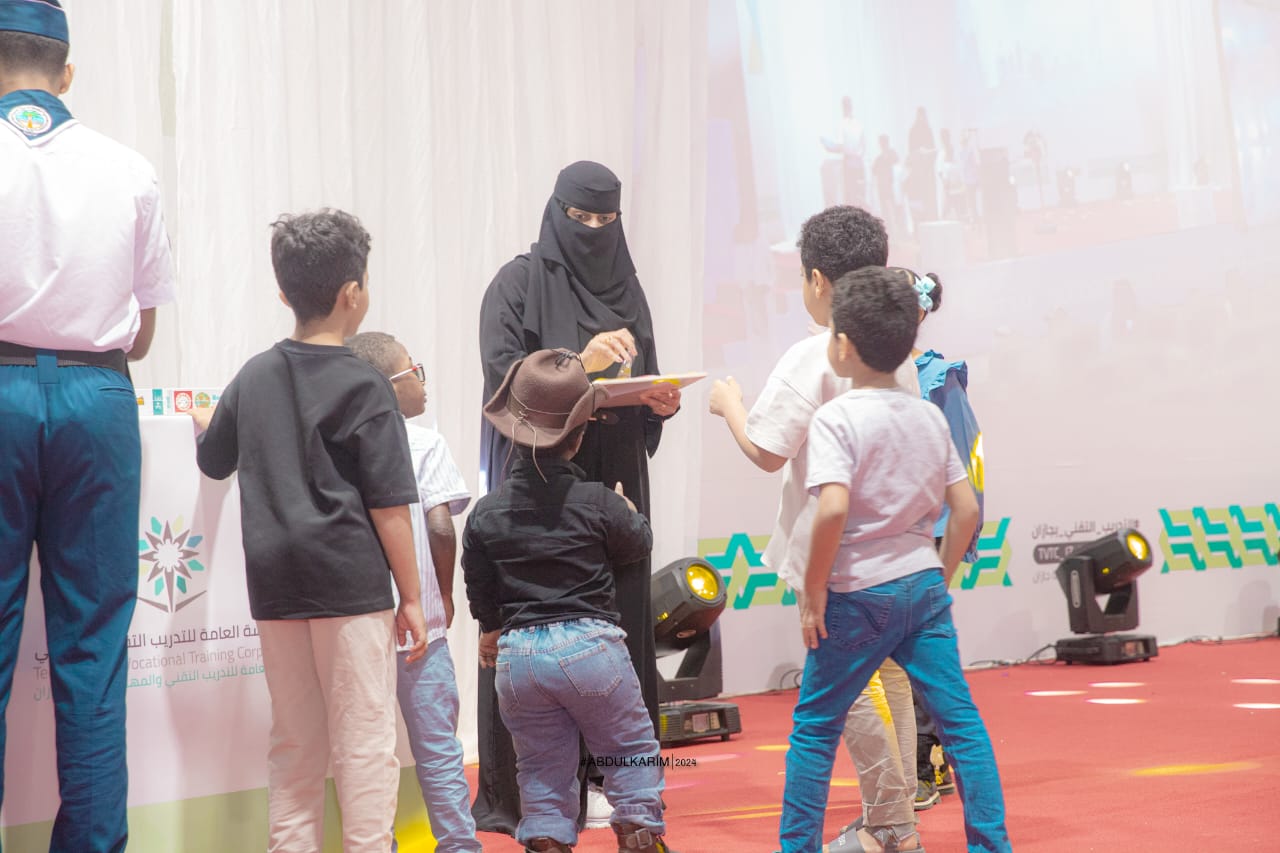 تحت شعار (لست لوحدك ...نحن معك) فـــرع وزارة الرياضة بجازان ينظم احتفالا بذوي الإعاقة بالمنطقة 