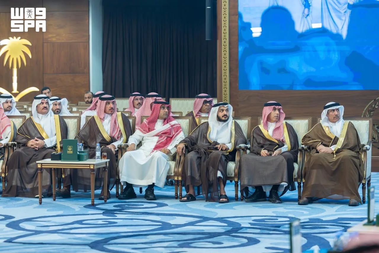 أمير الشرقية يستقبل منسوبي غرفة حفر الباطن