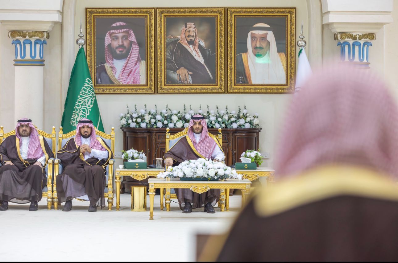نائب أمير الجوف يستقبل المواطنين خلال الجلسة الاسبوعية