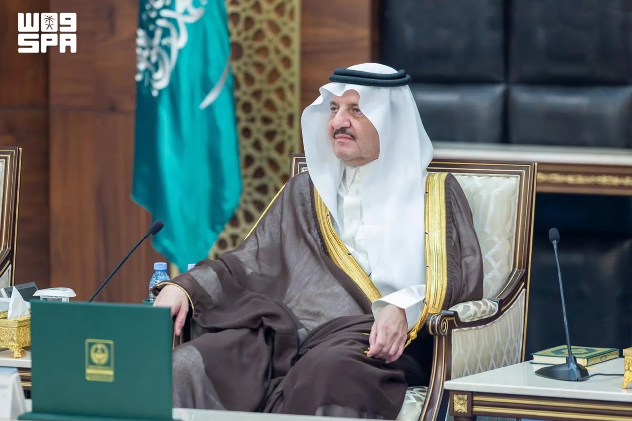 أمير الشرقية يستقبل منسوبي غرفة حفر الباطن