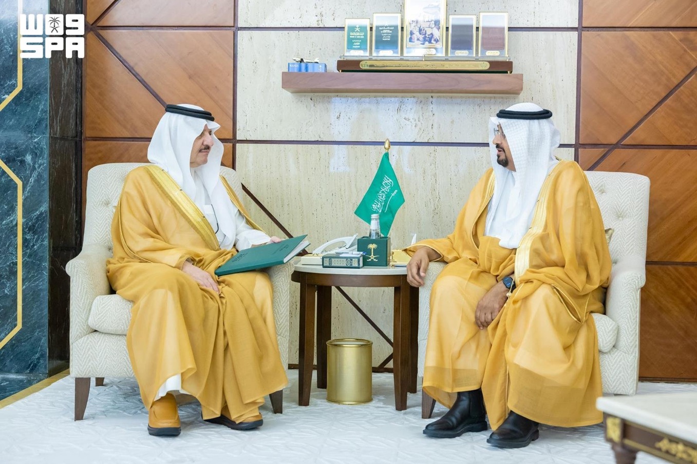 أمير المنطقة الشرقية يستقبل الرئيس التنفيذي لهيئة تطوير محمية الإمام عبدالعزيز بن محمد الملكية