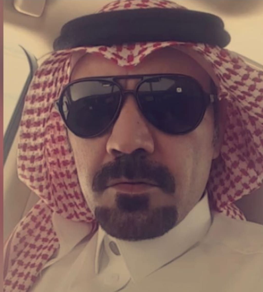 {ياالمستشار اللي على العز وقفتك} 