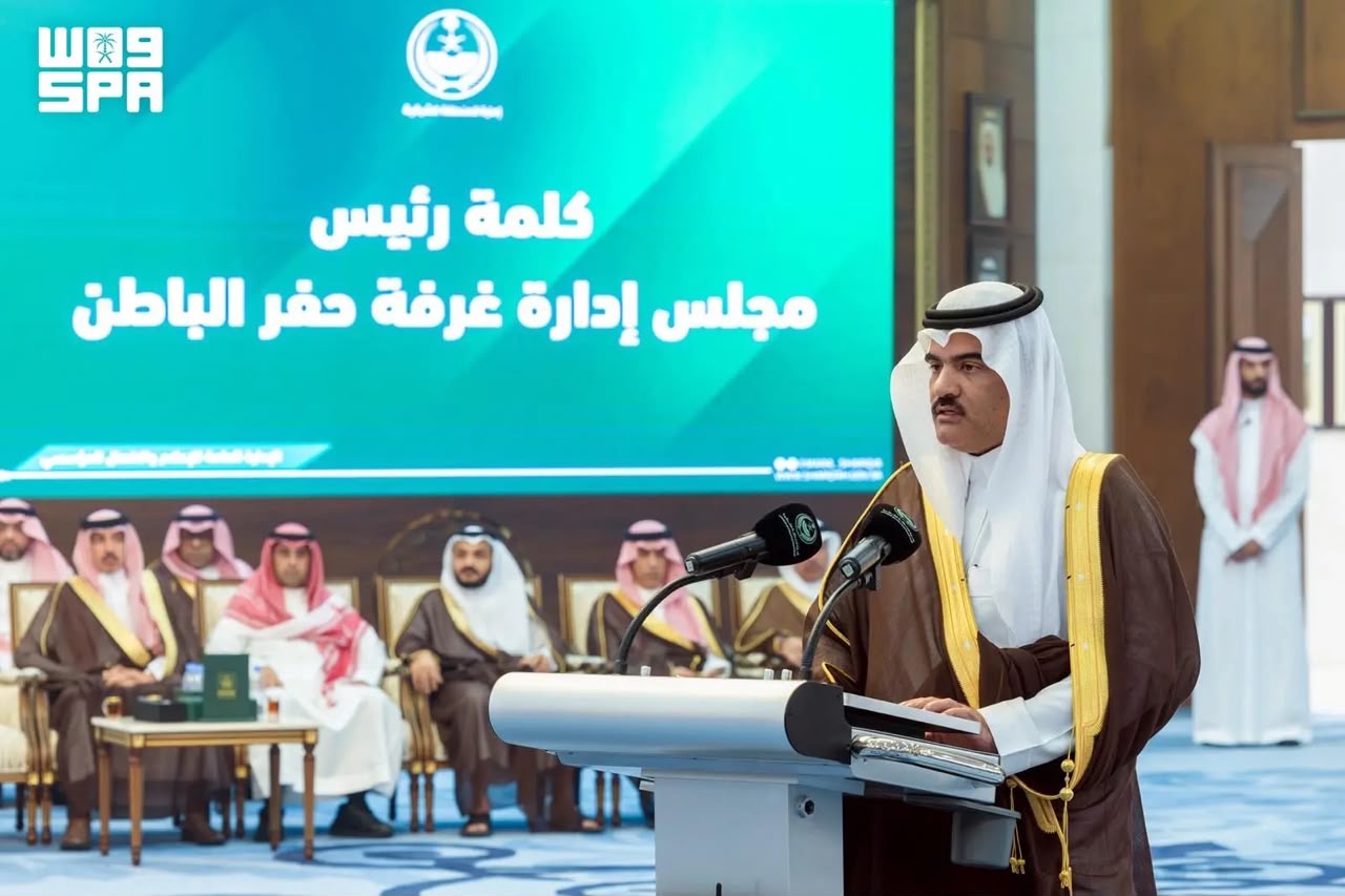 أمير الشرقية يستقبل منسوبي غرفة حفر الباطن