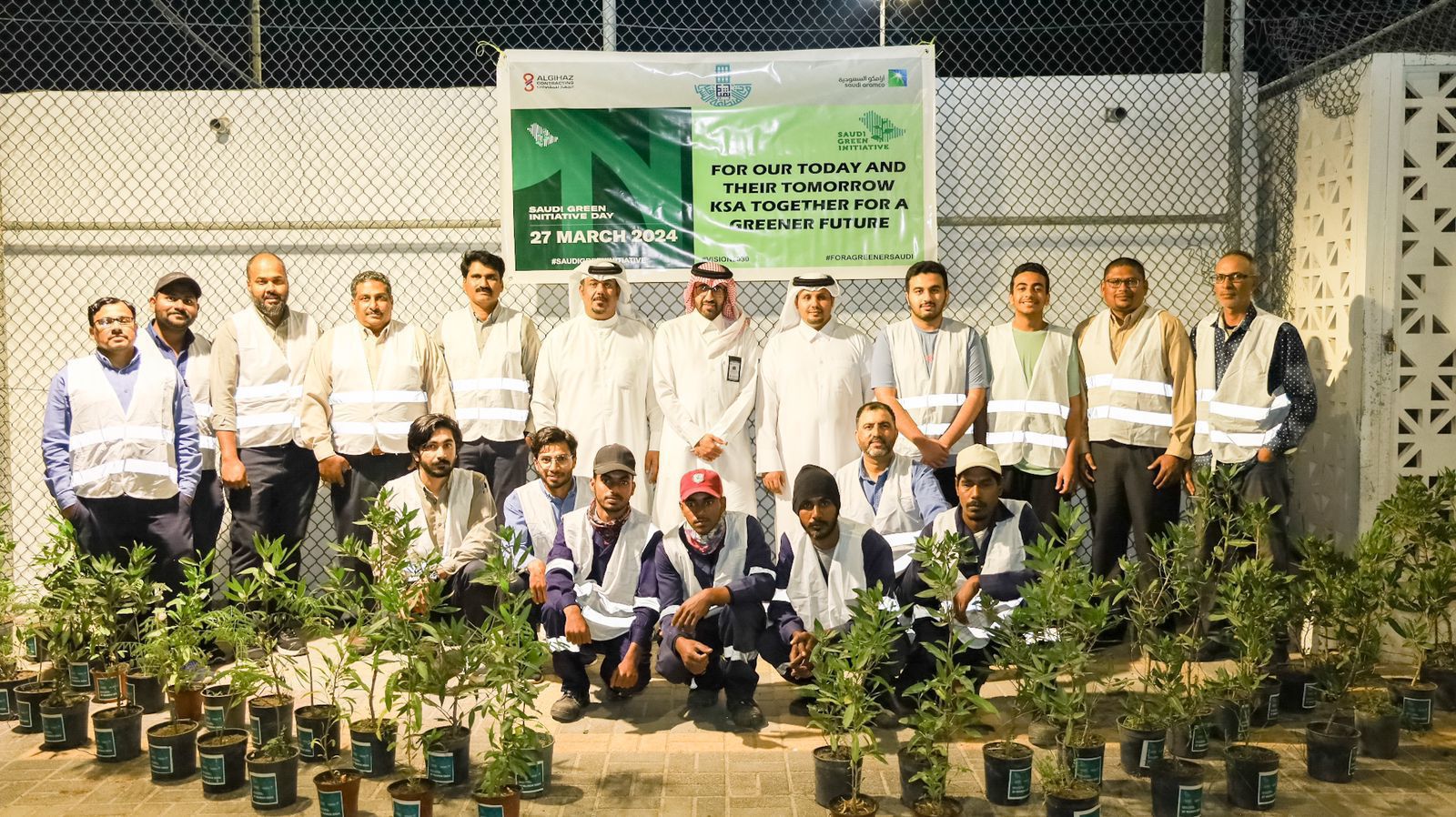 بلدية بقيق تزرع 200 شتلة من أشجار الكرفس في منتزه الروضة تزامنا مع مبادرة السعودية الخضراء*