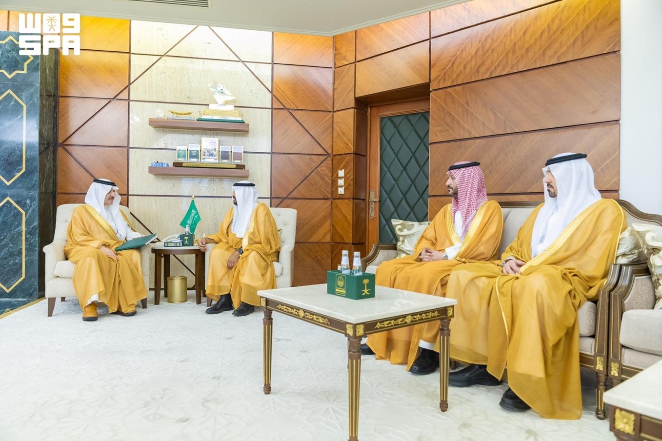 أمير المنطقة الشرقية يستقبل الرئيس التنفيذي لهيئة تطوير محمية الإمام عبدالعزيز بن محمد الملكية