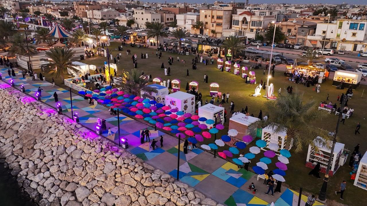 زخم جماهيري يتخطى 180 ألف زائر.. مهرجان الزهور الخامس يعزز مكانة القطيف السياحية