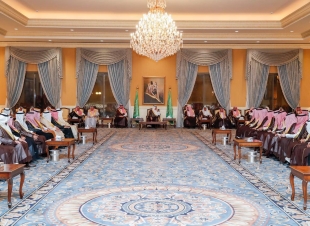خلال استقباله المواطنين باللقاء الأسبوعي .. أمير تبوك المملكة أصبحت محط أنظار العالم بفضل رؤية  2030 