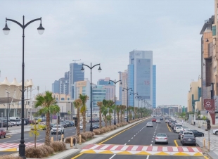 إطلاق برنامج تطوير الطرق والمحاور الرئيسية للمرحلة الأولى بالخبر.