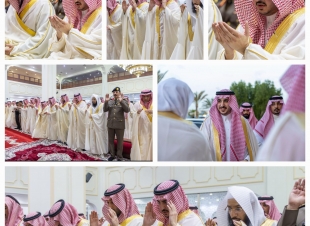 أمير الجوف ونائبه والمواطنين يؤدون صلاة العيد في مسجد خادم الحرمين بسكاكا