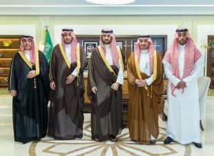 سمو أمير المنطقة الشرقية يستقبل مجلس إدارة نادي النهضة بمناسبة صعود فريق السيدات للدوري الممتاز